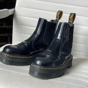 2796 Dr. Martens Chelsea Platform Boots Size Men’s 8 Women’s 9